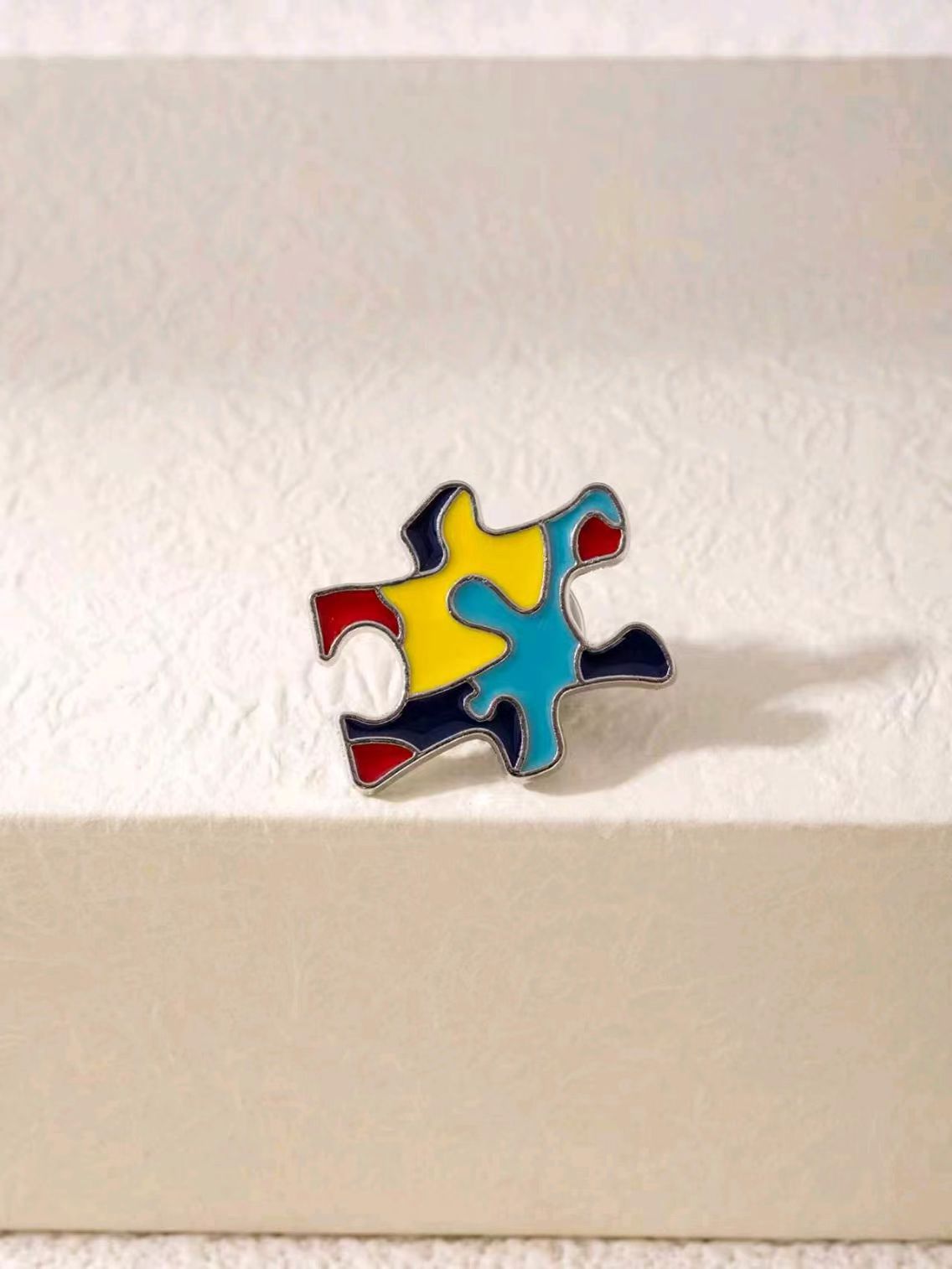 Wholesale Color-block puzzle brooch to support autism