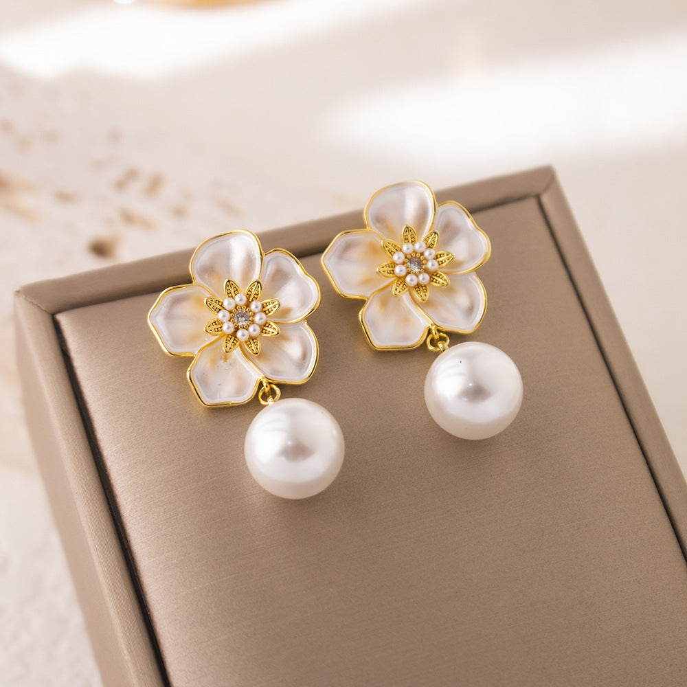 Wholesale Oil Camellia Pearl Earrings Retro  Luxury Earrings
