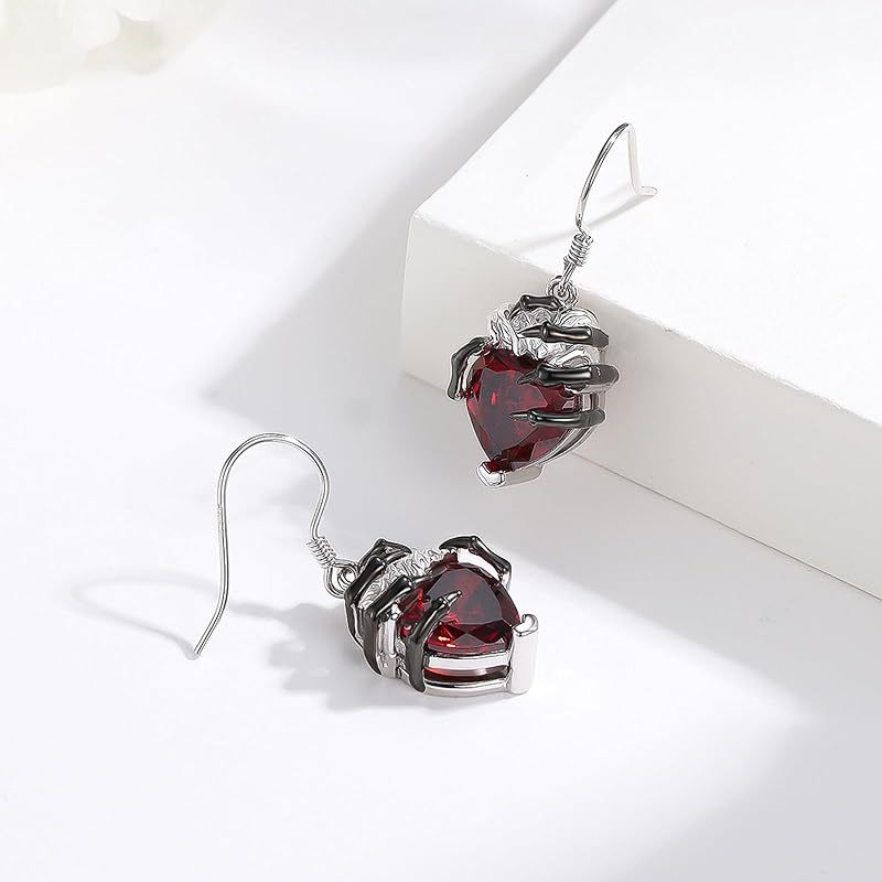 Wholesale Diamond-Cut Zinc Alloy Heart Skull Hand Earrings Gothic Design for Women Party Wear