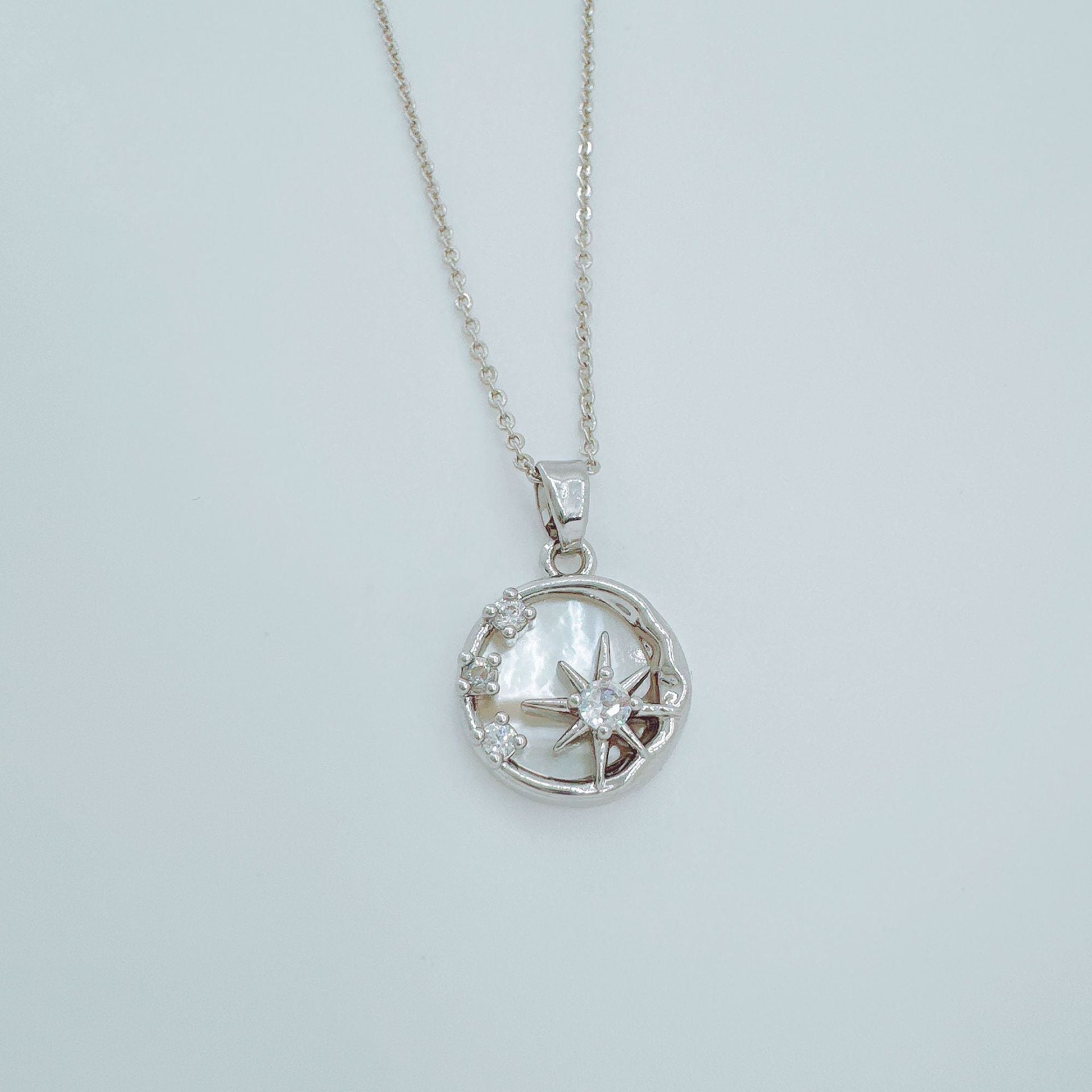 Wholesale Copper Gold Plated Shell Cloud Pendant Necklace Chic Jewelry Accessory for Women