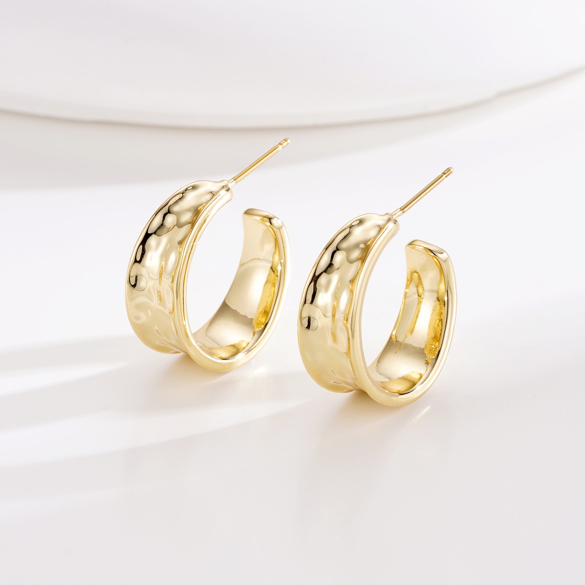 Wholesale C- type Hammer Earrings