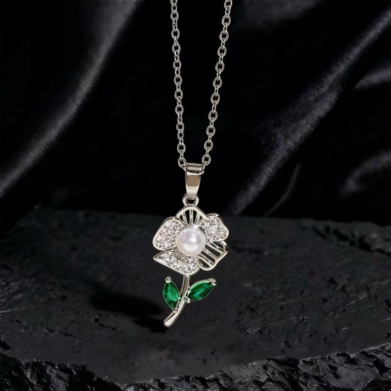 Wholesale Gold Plated Copper Zircon Sunflower Necklace Layering Jewelry For Women Trendy Party Fashion Accessory Everyday Wear Boutique Resale