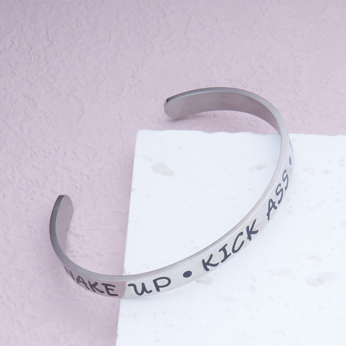 Bracciale regolabile a forma di C regolabile con lettera in acciaio inossidabile all'ingrosso