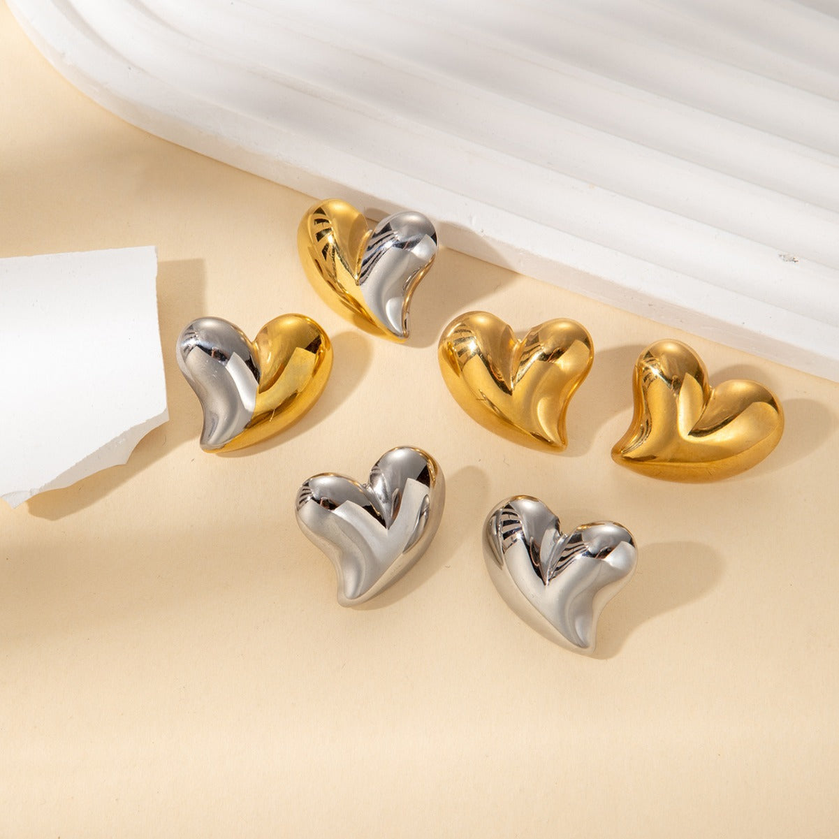 Wholesale titanium steel light luxury three-dimensional love necklace