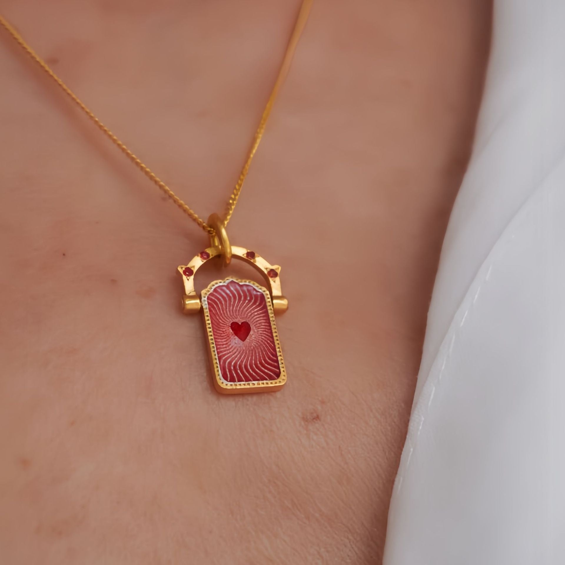 Wholesale Vintage Titanium Steel Tarot Love Lucky Four-leaf Clover Rotatable Sports Tree of Life Necklace