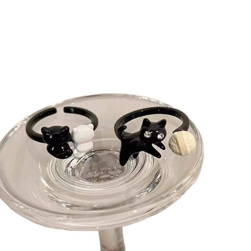 Wholesale Funny Black and White Cat Ring