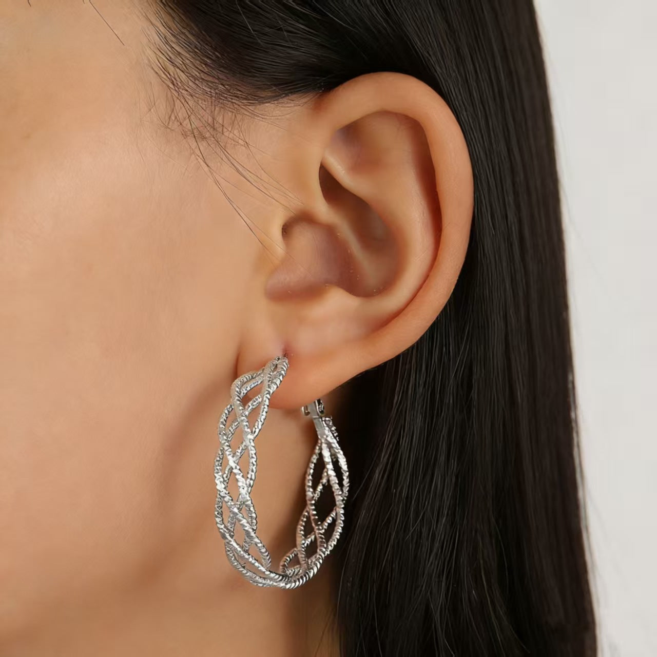 Wholesale Chic Gold C-Shaped Earrings Geometric Retro Style Fashion Accessory for Resale