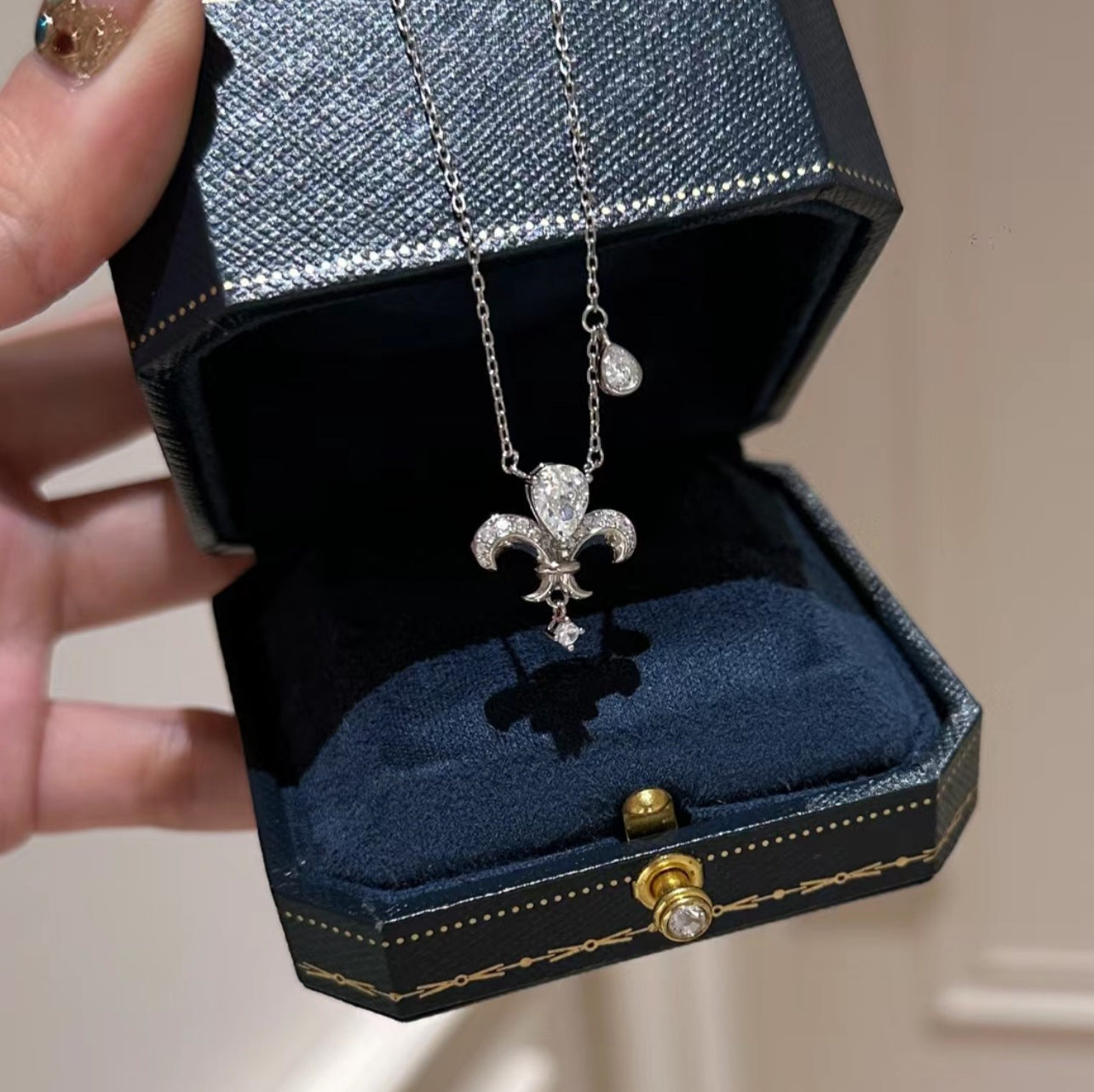 Wholesale copper zircon iris pendant necklace