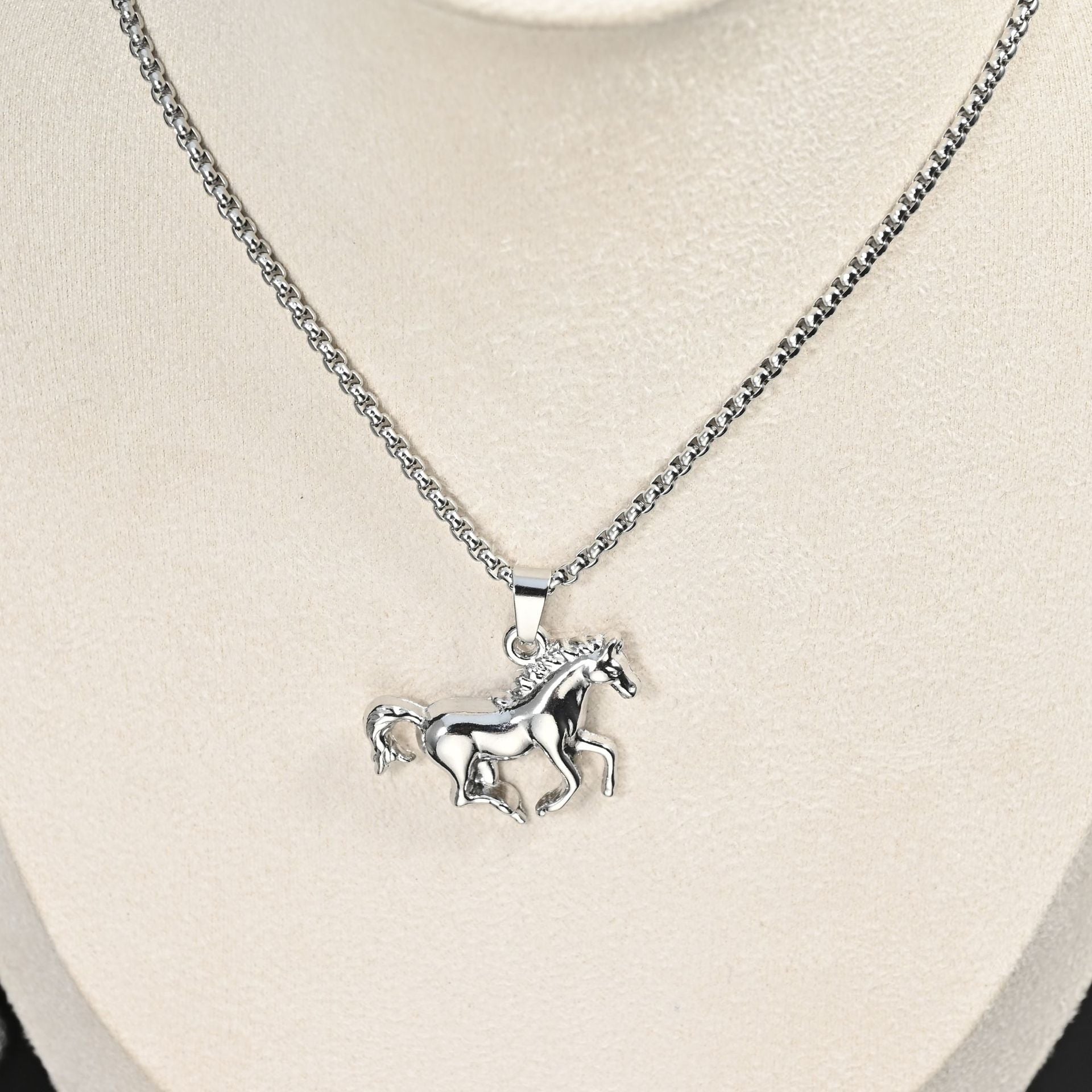 Wholesale Chinese Style Horse Zodiac Colorful Pendant Necklace Stainless Steel Clavicle Chain For Street Fashion Layering Jewelry