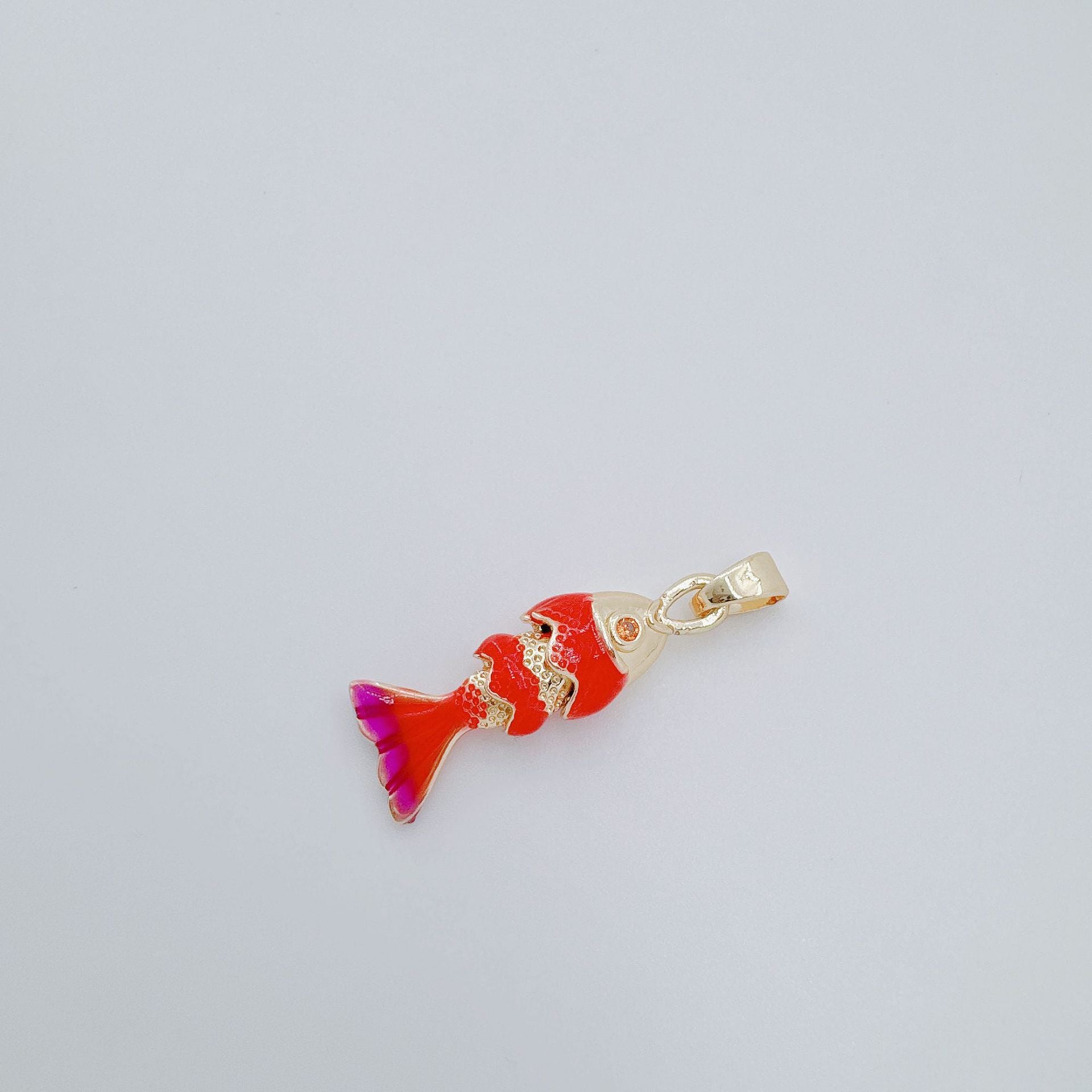 Wholesale Gold Plated Copper Sea Fish Pendant Necklace,  Trendy Fashion Accessory for Women