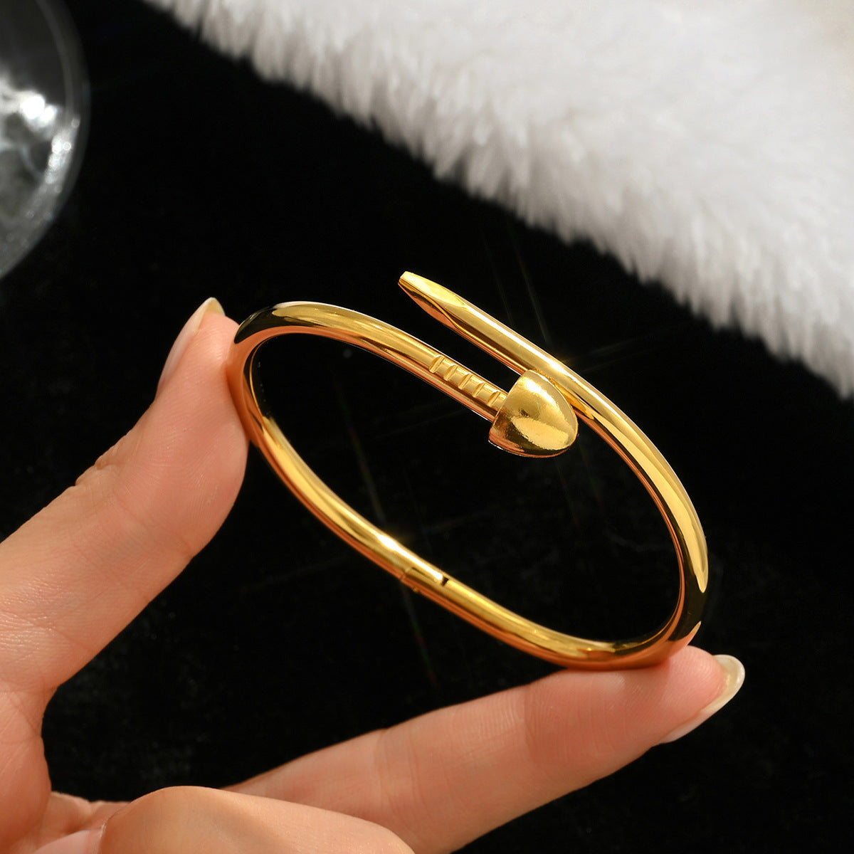 Wholesale Titanium Steel Gold Electroplated Studded Bracelet Set Fashion Jewelry Accessory