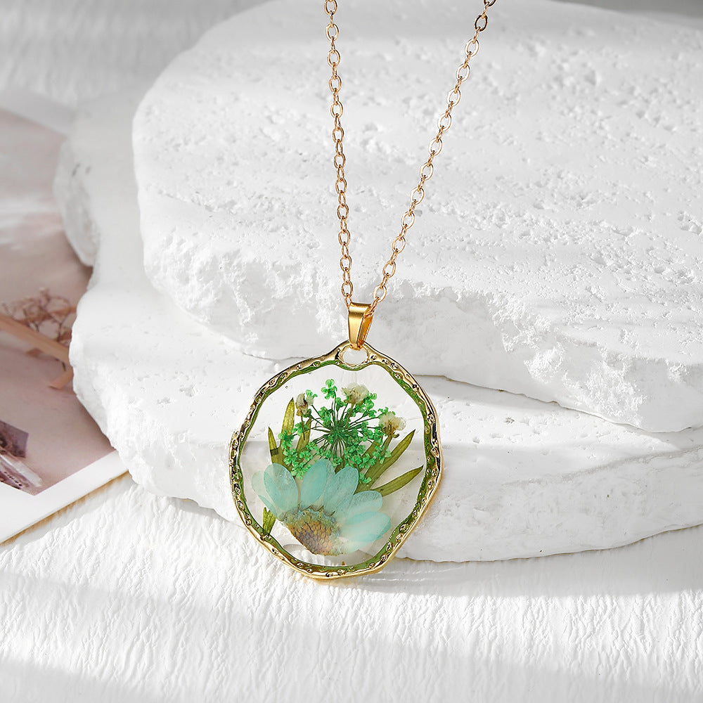 Wholesale Bohemian Dried Flower Clear Resin Pendant Necklace Colorful Flower Collarbone Chain Jewelry Accessory Gift