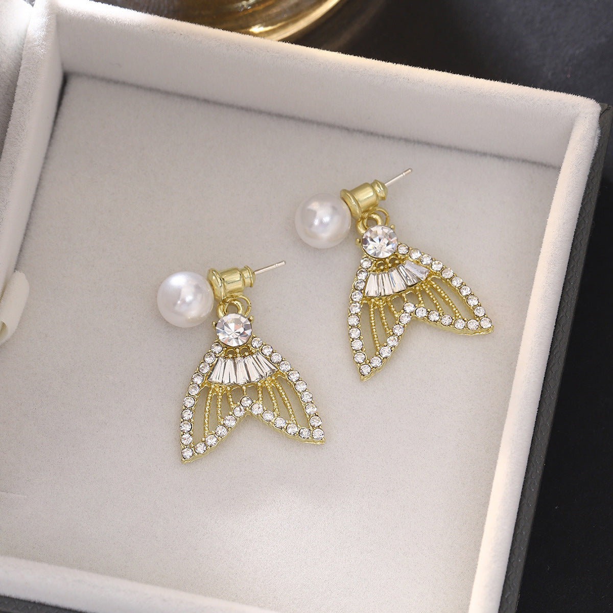 Wholesale Light Luxury Diamond Fishtail Silver S925 Needle Earrings ACC-ES-ZhuiWo005