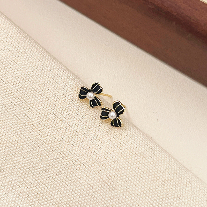 Wholesale Black Camellia Sterling Silver Light Luxury Earrings