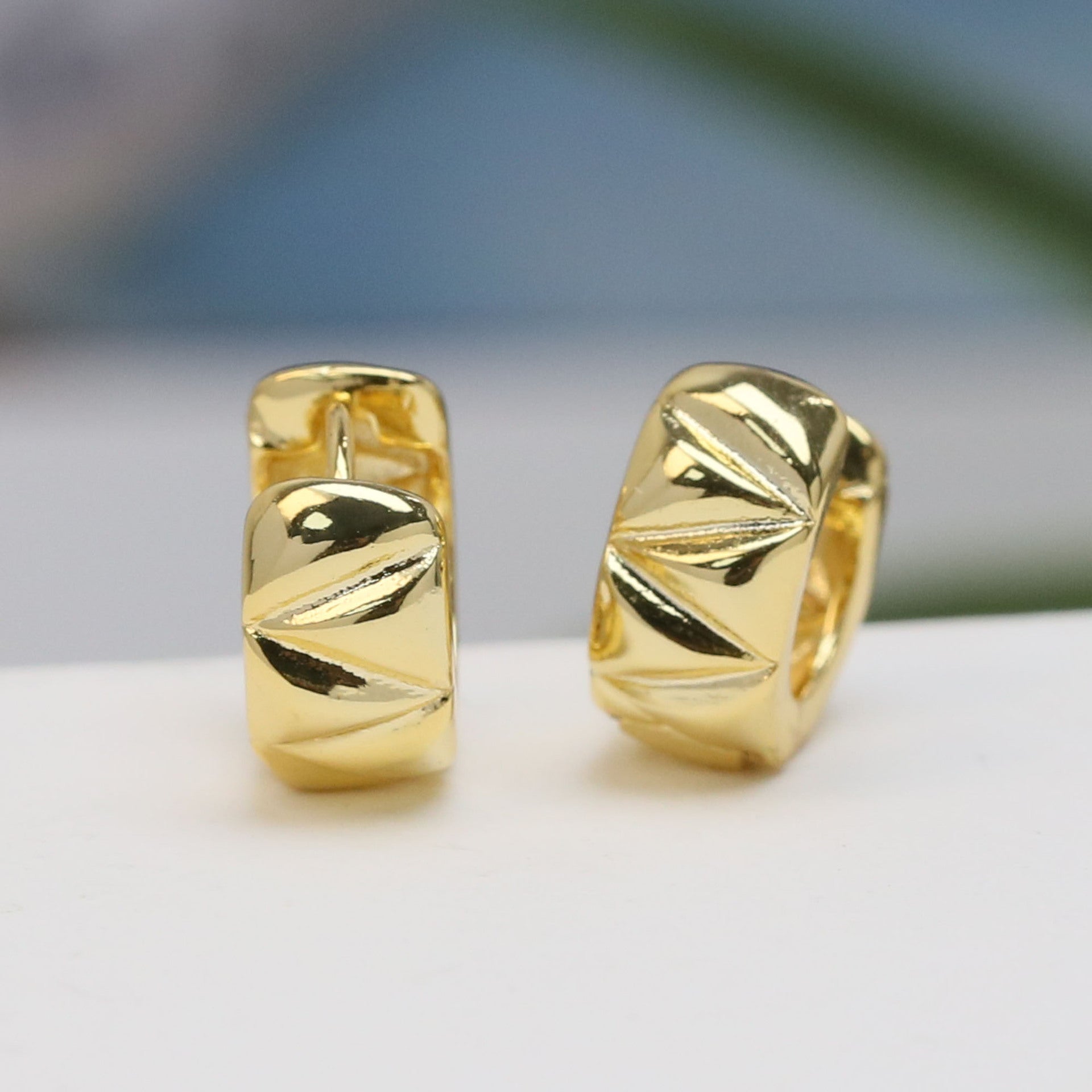 Wholesale 18k gold brass smooth triangle small earring