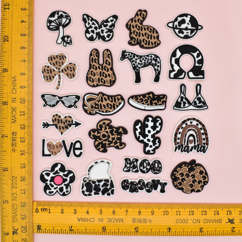 Wholesale Random 100pcs Cartoon Leopard Series PVC Soft Rubber Shoe Buckle Decoration ACC-SC-RYY090