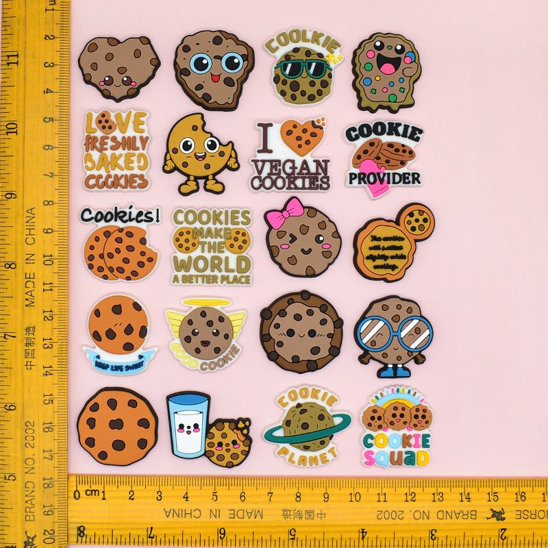 Wholesale Random 100pcs Cookies Series PVC Soft Rubber Shoe Buckle Decoration  ACC-SC-RYY083