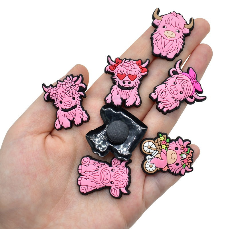 Wholesale Random 100pcs Pink Highland Cow PVC Soft Rubber Shoe Buckle Decoration  ACC-SC-RYY081