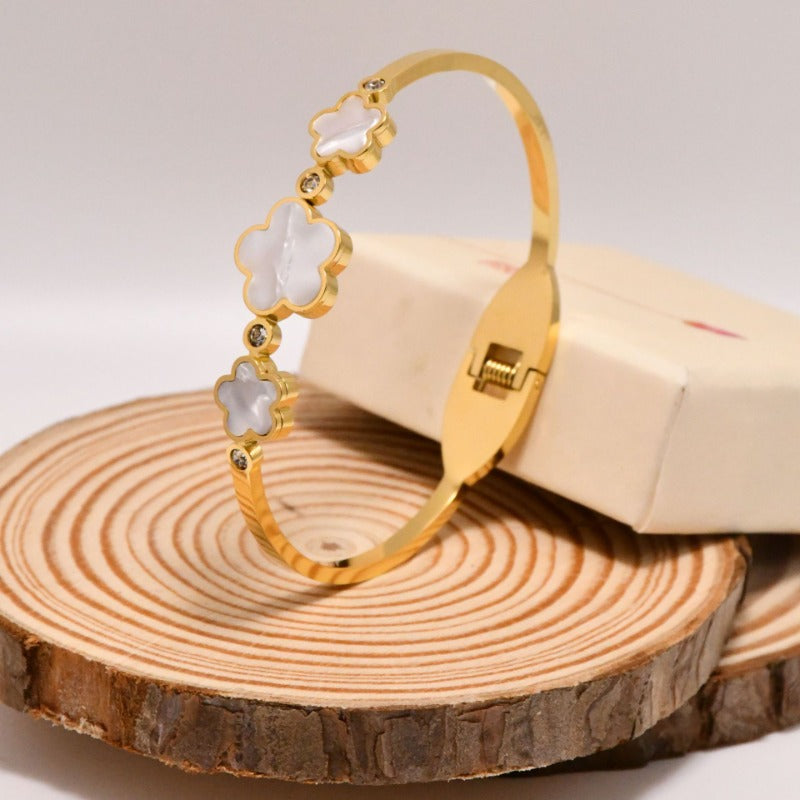 Wholesale Titanium Steel Diamond Five-leaf Flower Open Bracelet ACC-BT-Liyan007