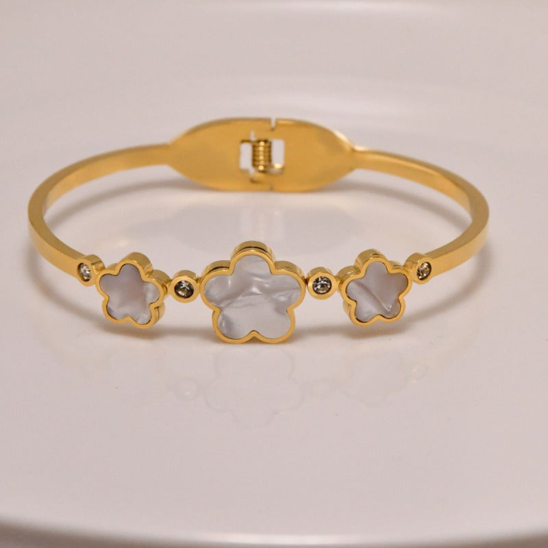 Wholesale Titanium Steel Diamond Five-leaf Flower Open Bracelet ACC-BT-Liyan007