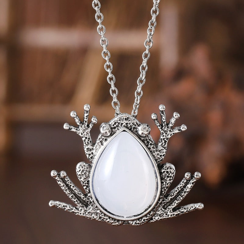 Wholesale Vintage Inlaid Gemstone Frog Pendant Necklace ACC-NE-zhiyu007