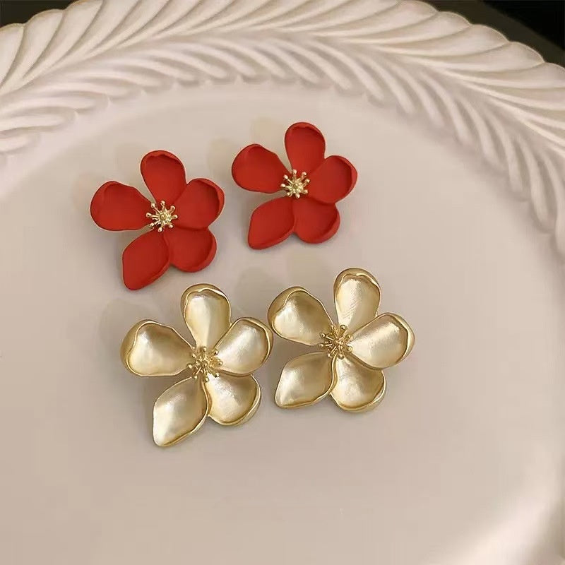 Wholesale Trendy Gold-Plated Alloy Flower Earrings Vintage French Design for Party Wear and Everyday Jewelry Accessory
