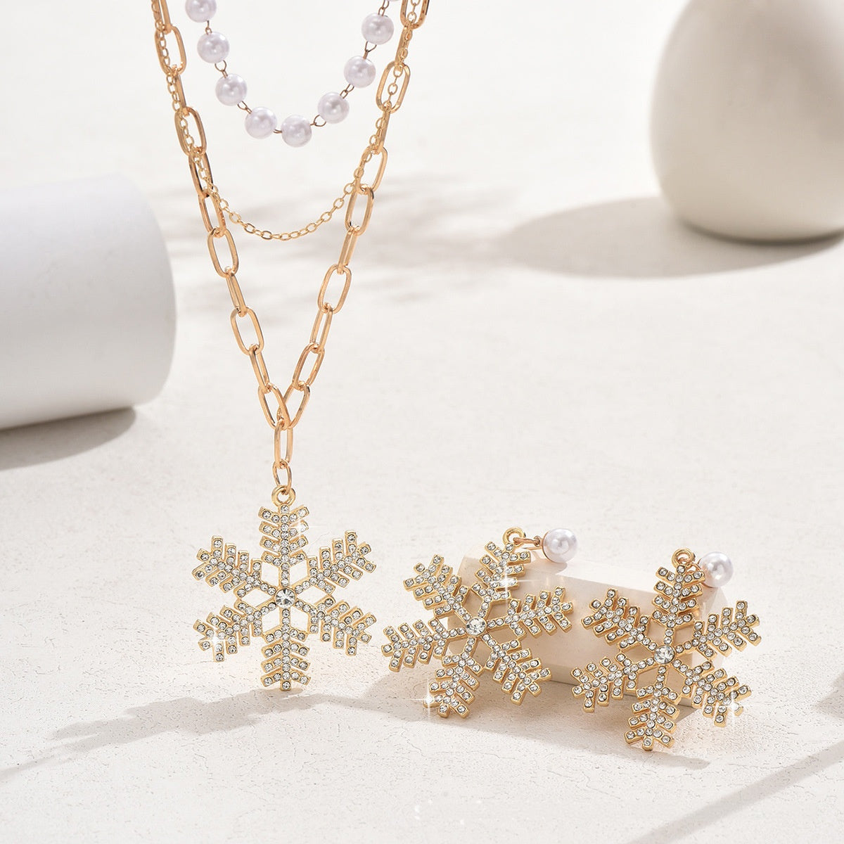 Wholesale Alloy Snowflake Pendant Necklace Rhinestone Christmas Jewelry Boutique Resale