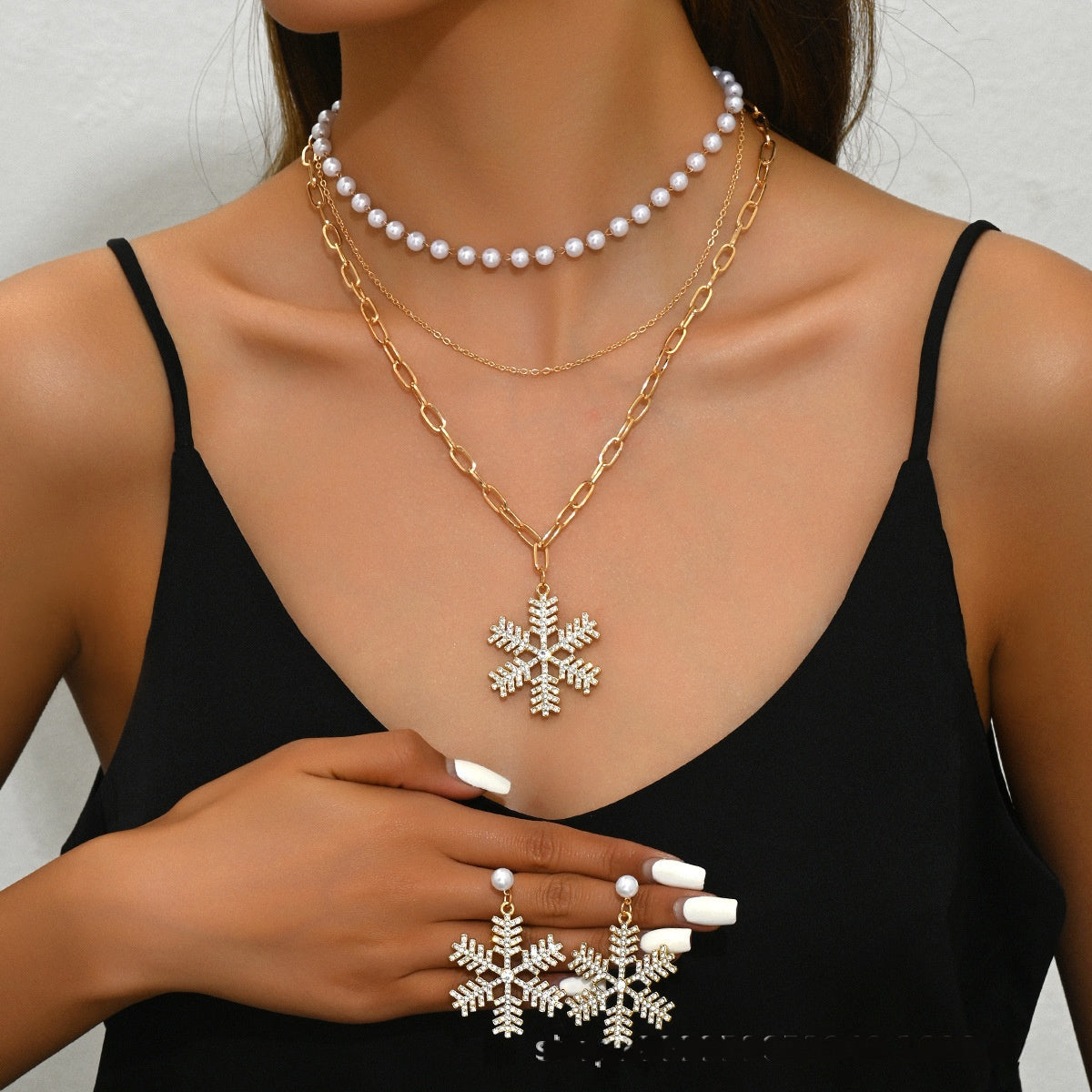 Wholesale Alloy Snowflake Pendant Necklace Rhinestone Christmas Jewelry Boutique Resale