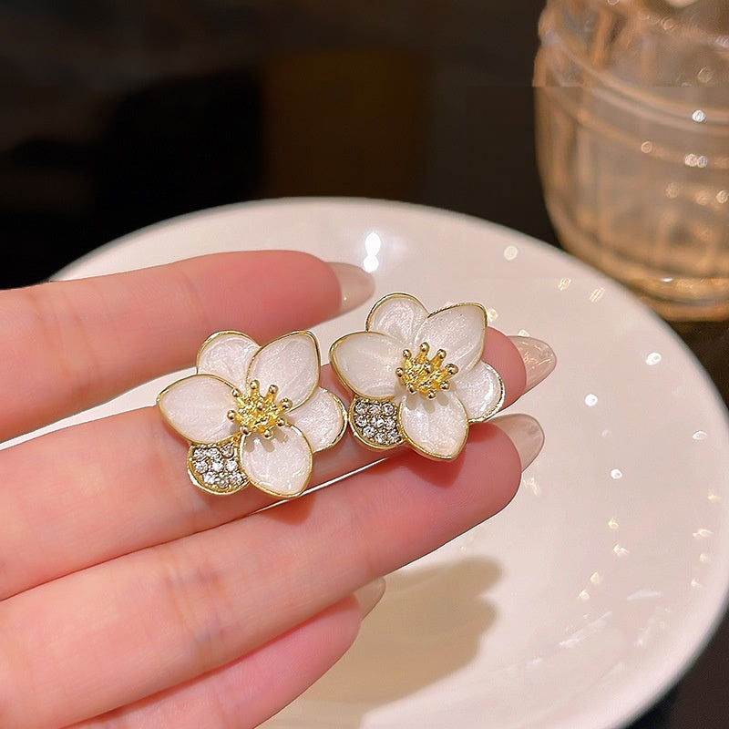 Wholesale White Petal Earrings Fashion Accessory Lily Design Boutique Resale Gift