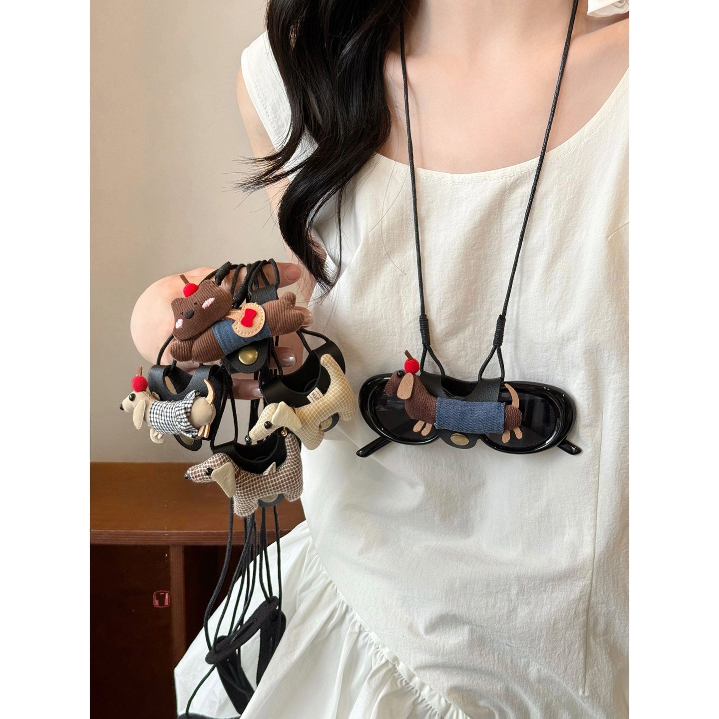 Wholesale Leather Dachshund Eyeglass Lanyard Necklace Women Black White Plaid Chic Jewelry Accessory