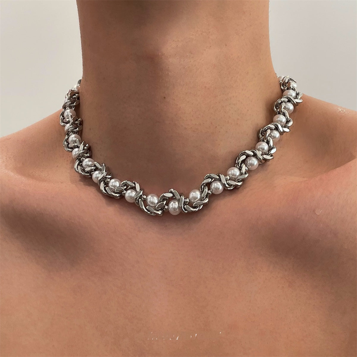 Wholesale Boutique Alloy Pearl Wrapped Choker Necklace Fashion Accessory For Women