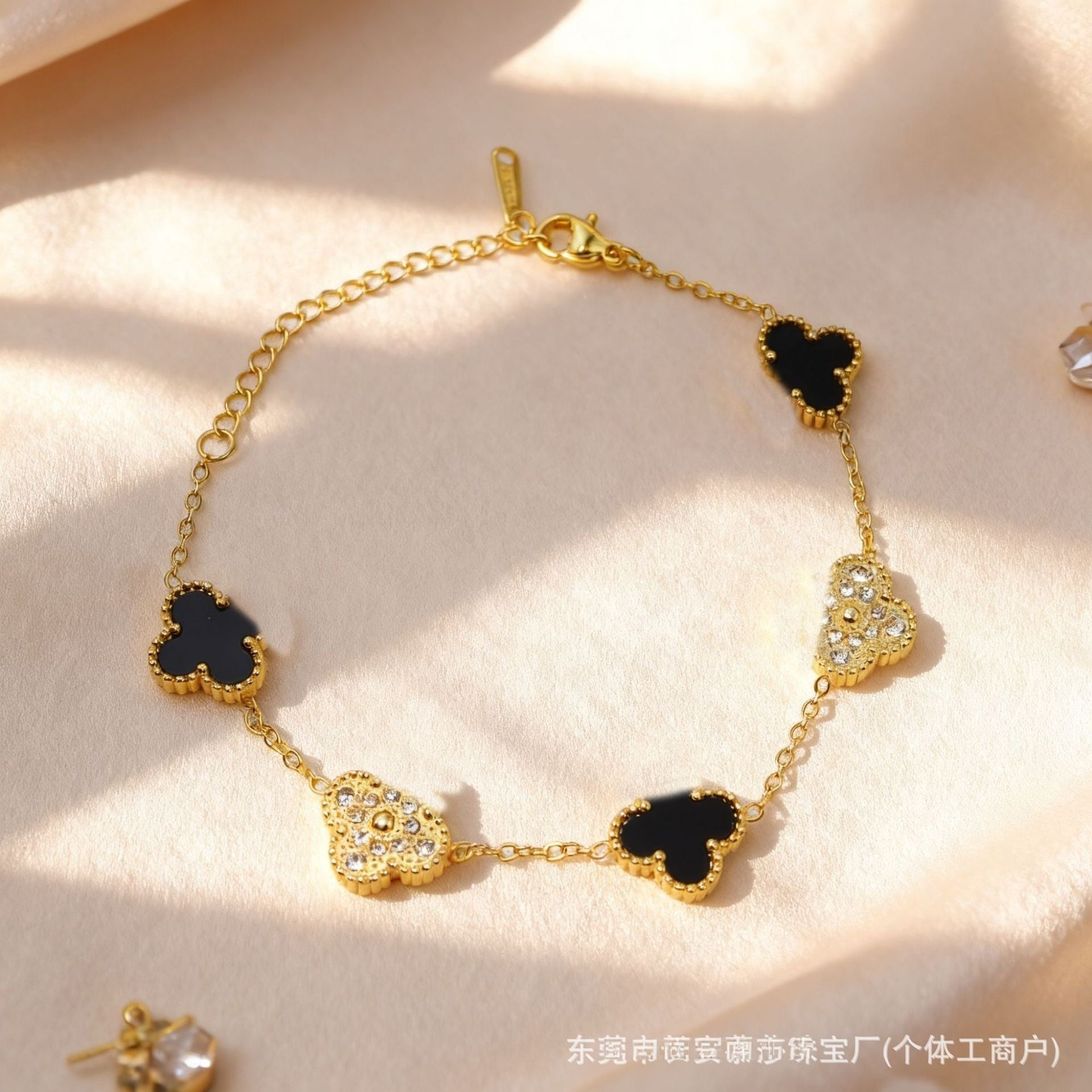 Wholesale Titanium Steel Four-Leaf Clover Bracelet with Mother-of-Pearl and Crystal Stones,  Women' s Fashion Jewelry Accessory ACCVIP