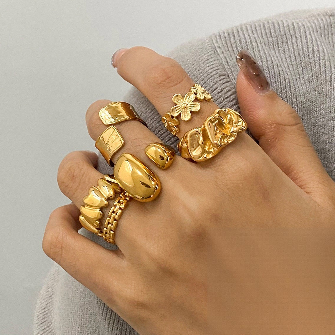 Wholesale Stainless Steel Electroplated Retro Heart Ring - Trendy Everyday Wear Gift for Women